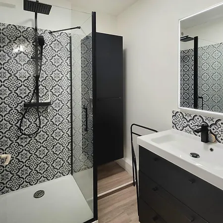 New And Splendid In The Heart Of Apartment